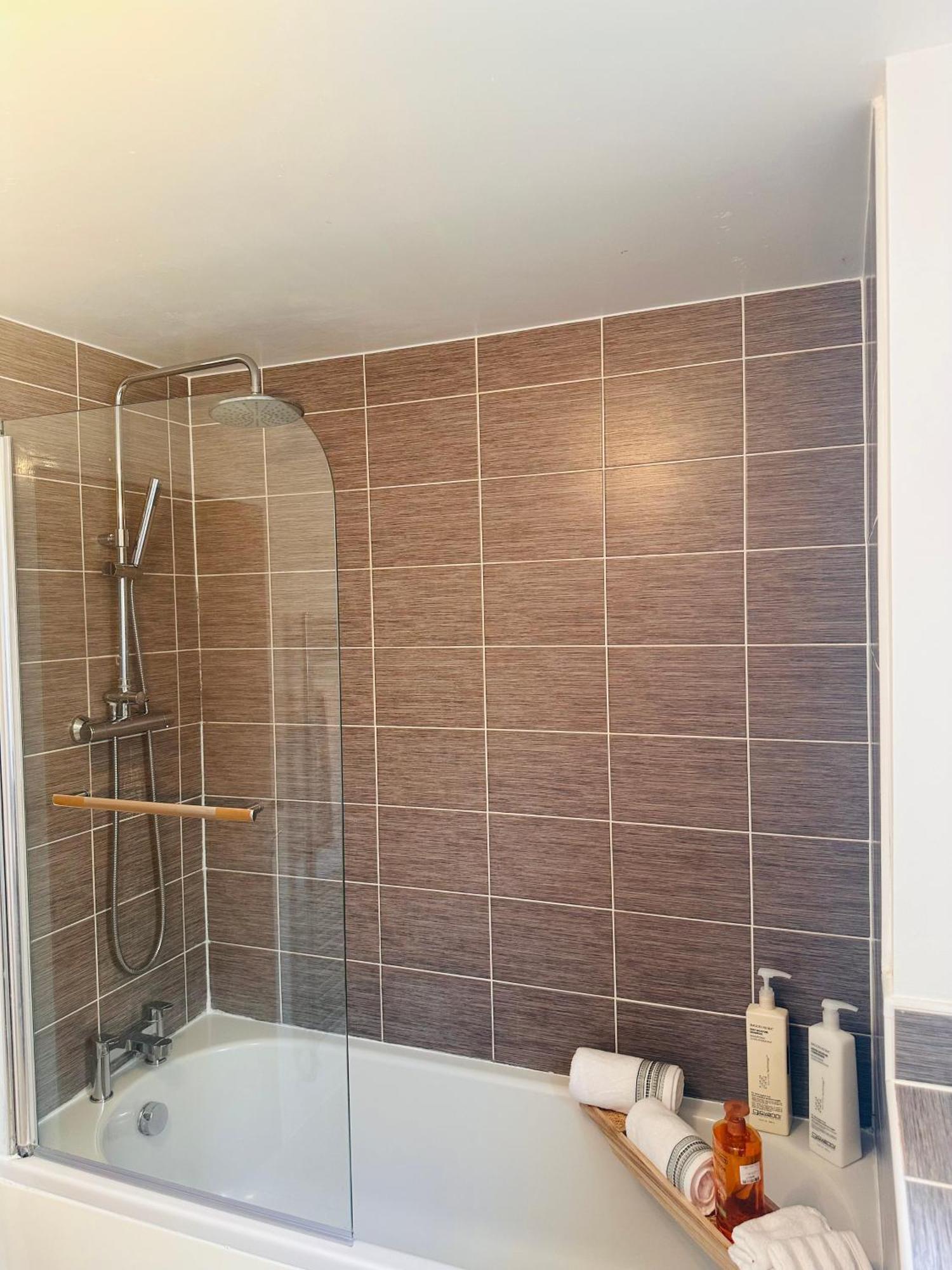 Aroma Cambridge Appartement Girton  Buitenkant foto