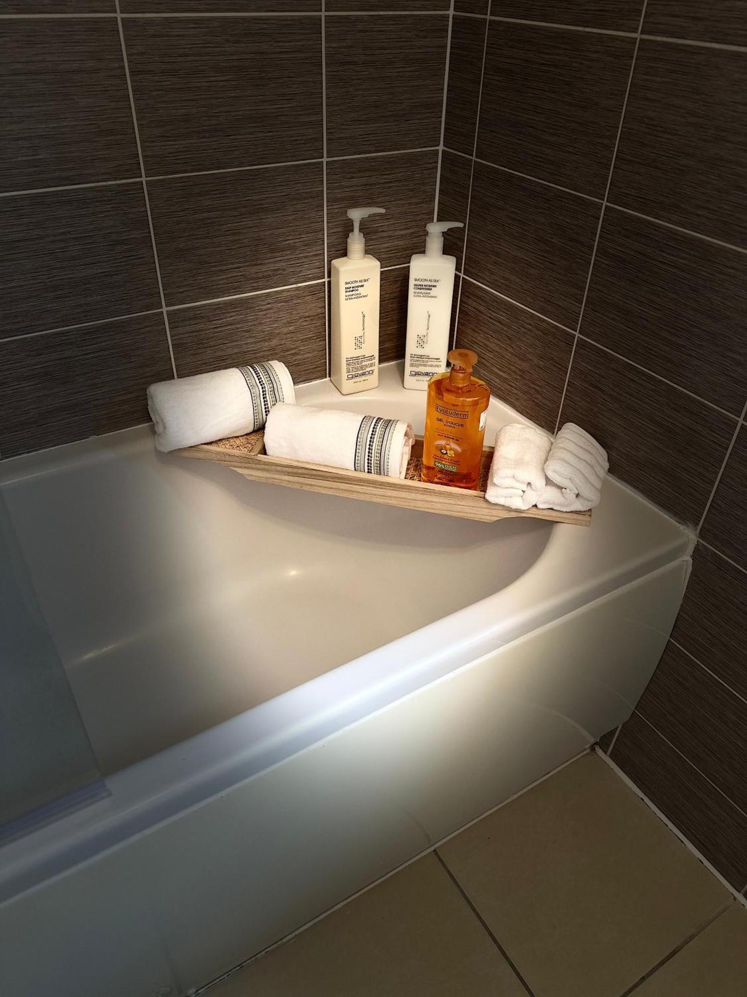 Aroma Cambridge Appartement Girton  Buitenkant foto