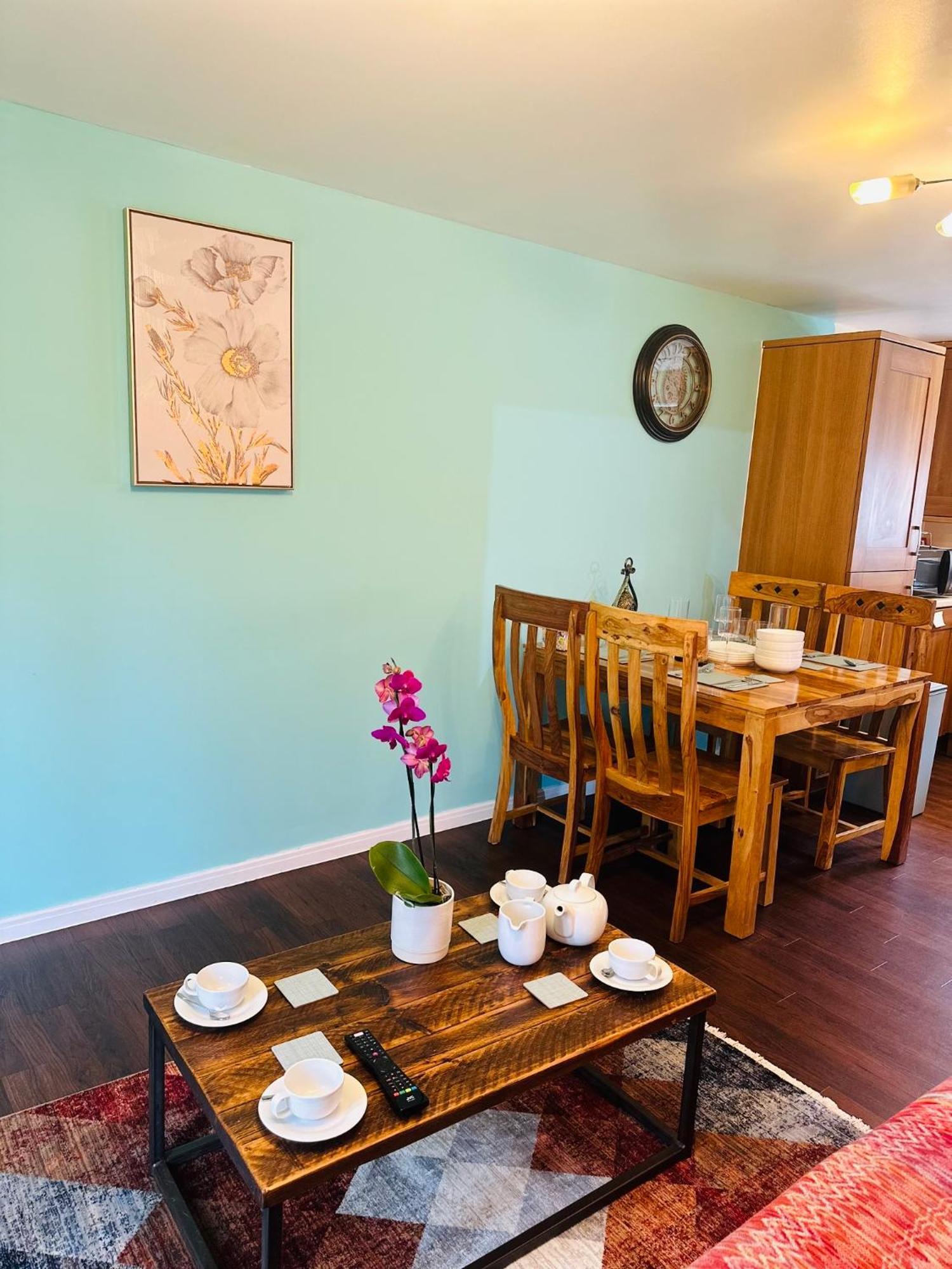 Aroma Cambridge Appartement Girton  Buitenkant foto